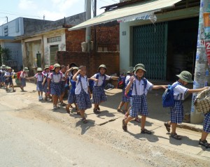 Villa Balny-Enfants en uniformes scolaires